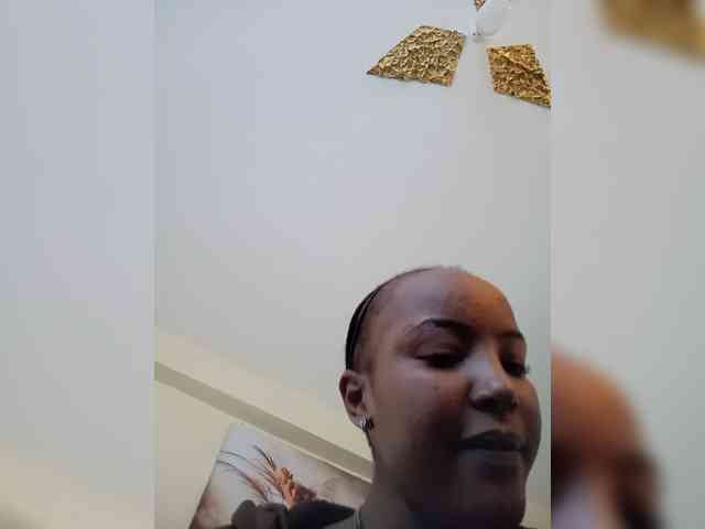 BeautifulGia webcam