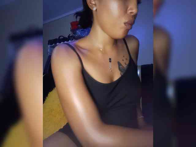 BeautifulGia webcam