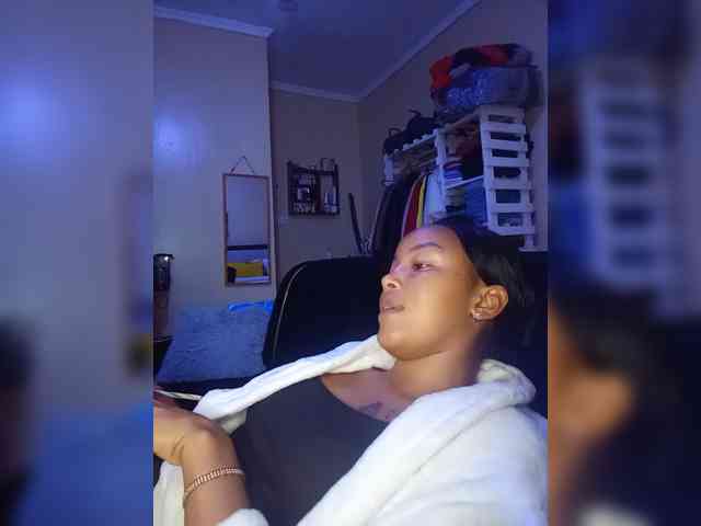 BeautifulGia webcam