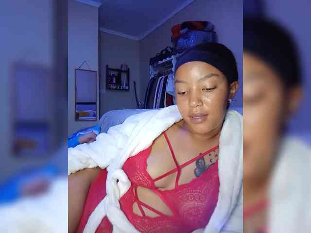 BeautifulGia webcam