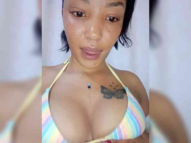 BeautifulGia webcam