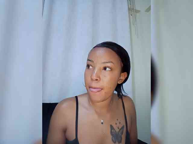 BeautifulGia webcam