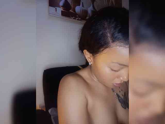 BeautifulGia webcam