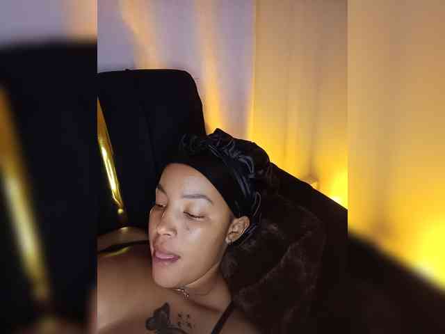 BeautifulGia webcam