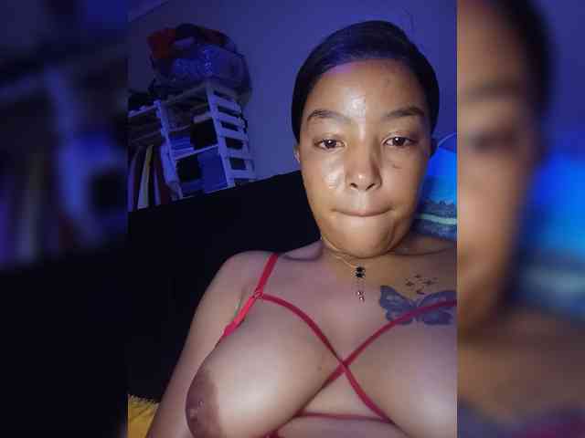 BeautifulGia webcam