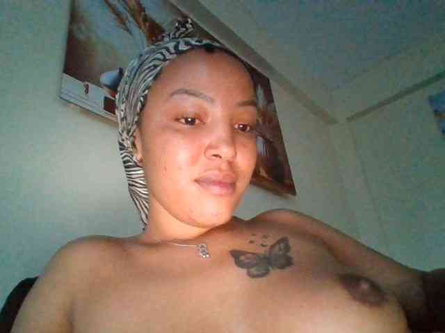 BeautifulGia webcam