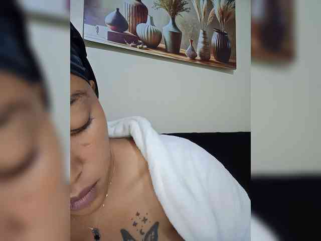 BeautifulGia webcam