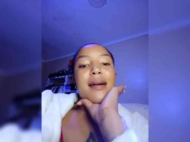 BeautifulGia webcam