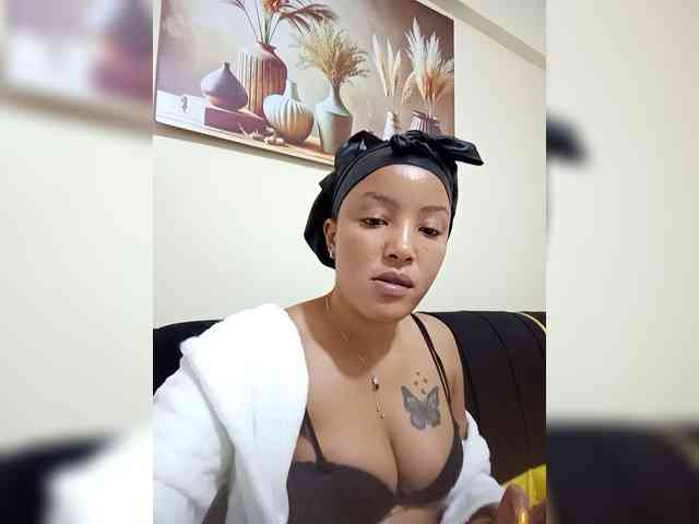 BeautifulGia webcam