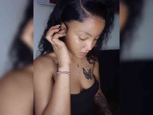 BeautifulGia webcam