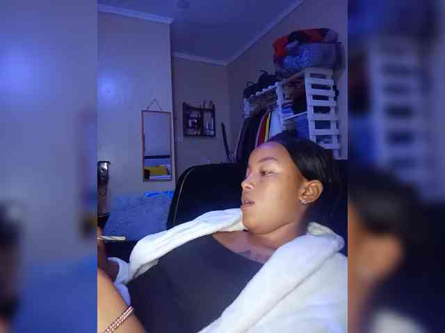 BeautifulGia webcam