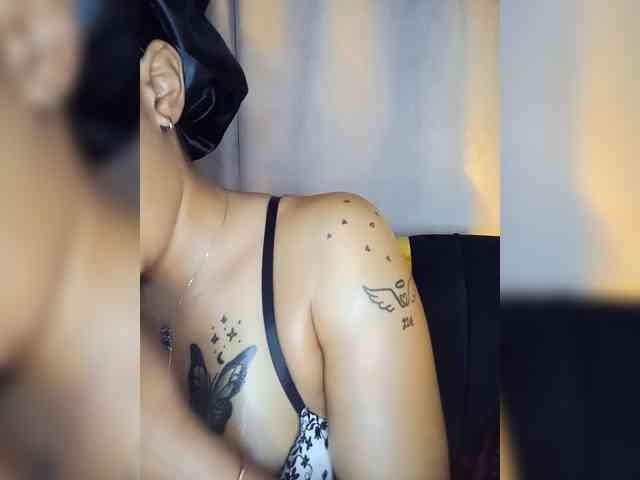 BeautifulGia webcam