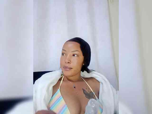 BeautifulGia webcam