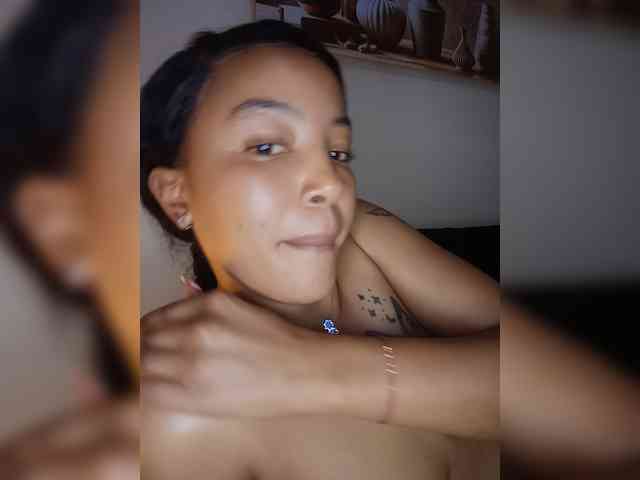 BeautifulGia webcam