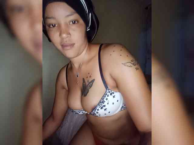 BeautifulGia webcam