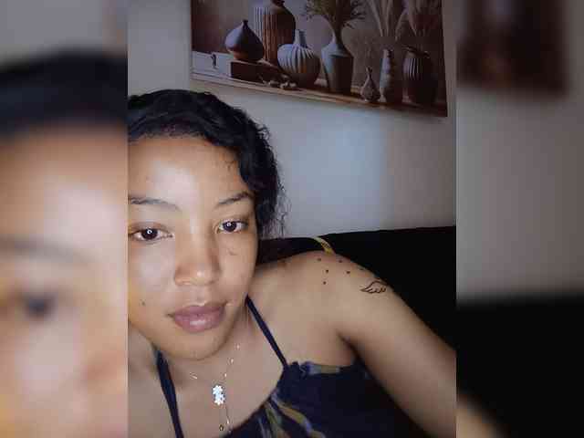 BeautifulGia webcam
