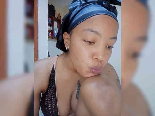 BeautifulGia webcam