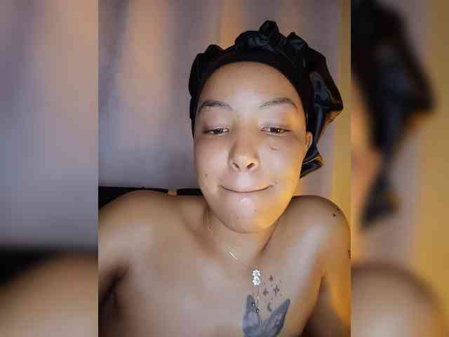 BeautifulGia webcam