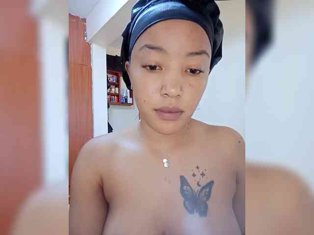 BeautifulGia webcam
