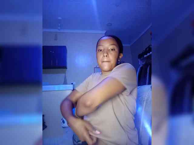 BeautifulGia webcam