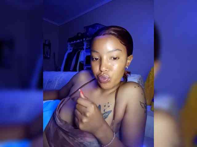 BeautifulGia webcam