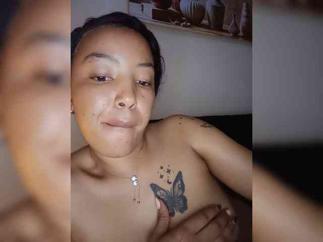 BeautifulGia webcam