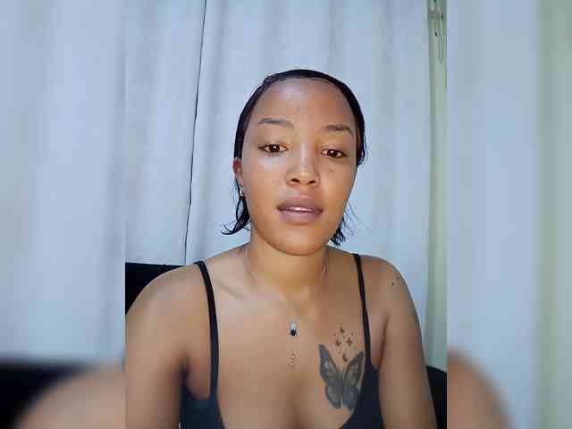 BeautifulGia webcam