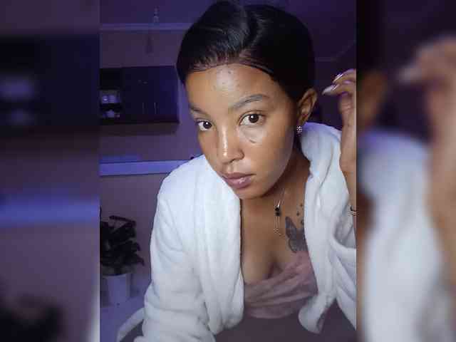 BeautifulGia webcam