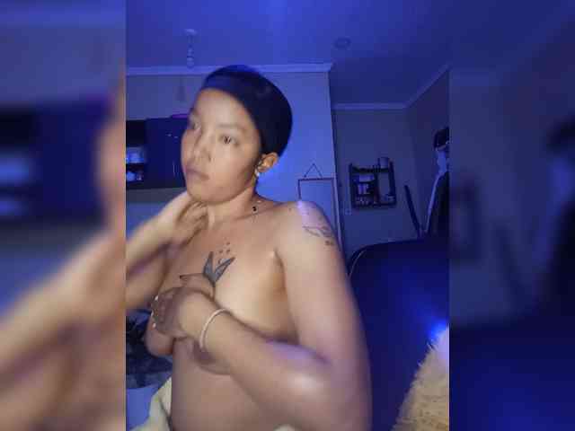 BeautifulGia webcam
