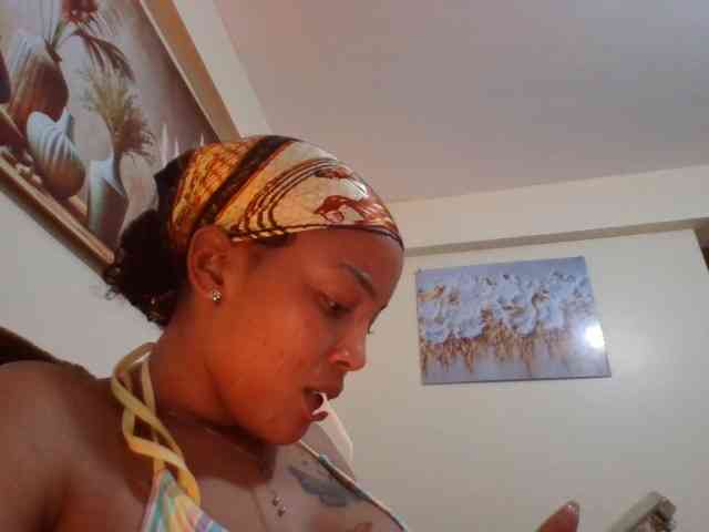 BeautifulGia webcam