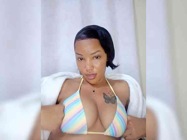 BeautifulGia webcam