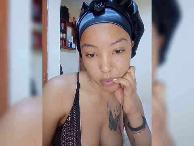 BeautifulGia webcam