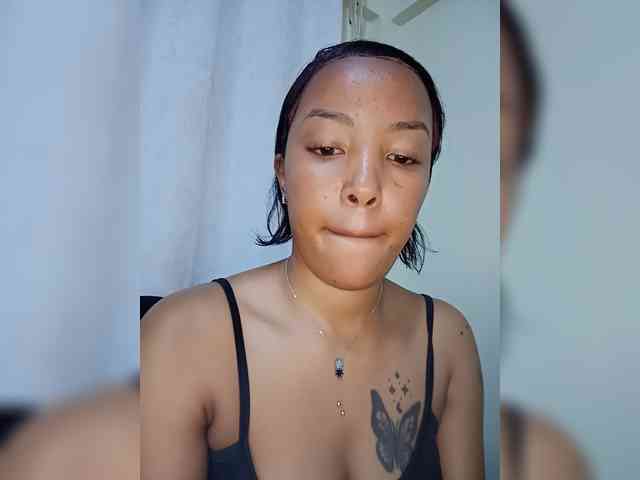 BeautifulGia webcam