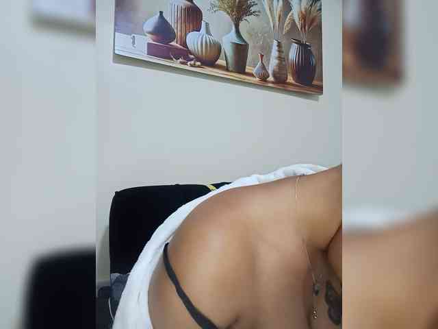 BeautifulGia webcam