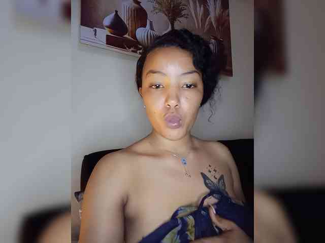 BeautifulGia webcam