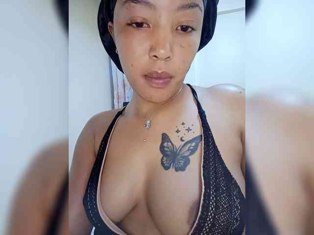 BeautifulGia webcam