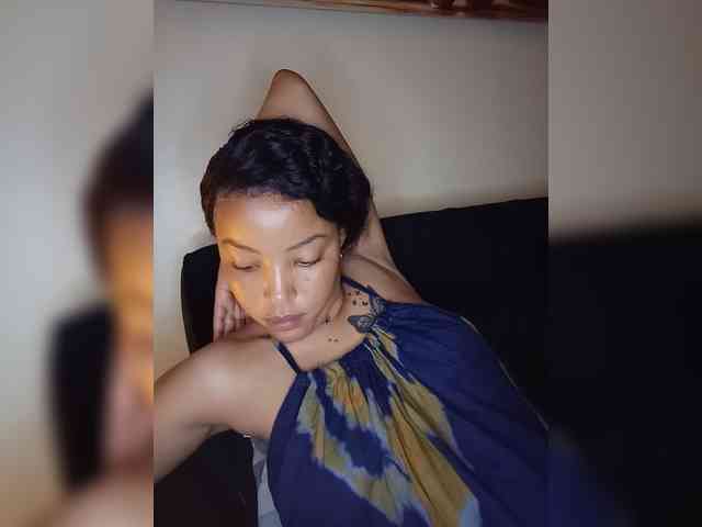 BeautifulGia webcam