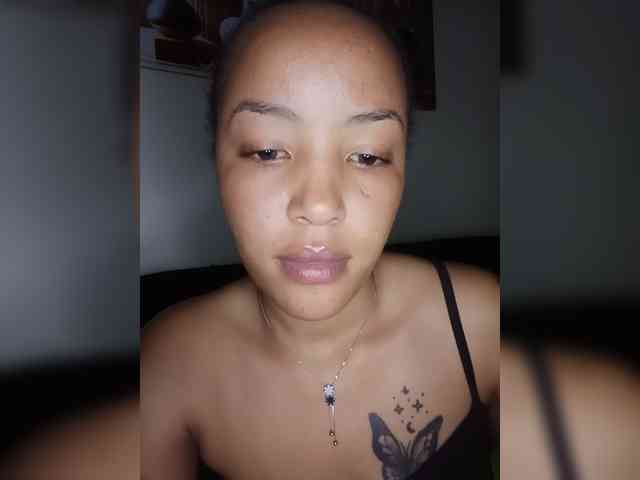 BeautifulGia webcam