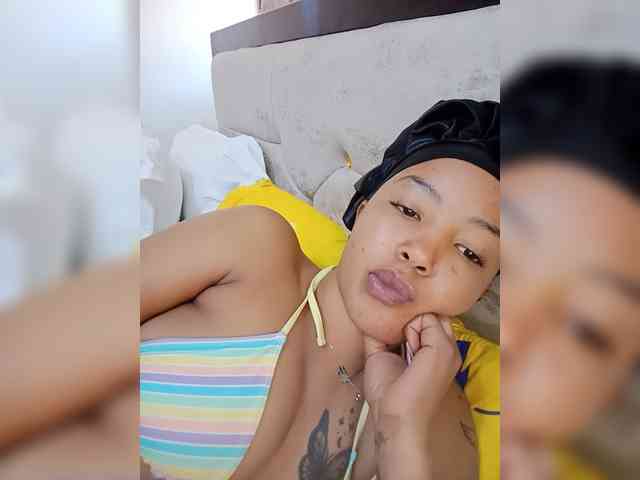 BeautifulGia webcam