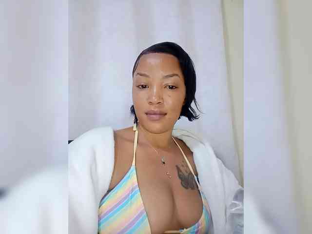 BeautifulGia webcam