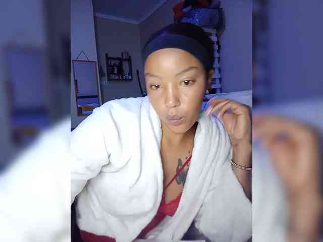 BeautifulGia webcam