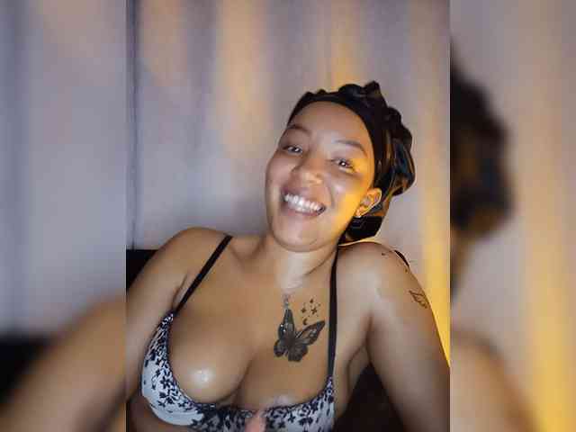 BeautifulGia webcam