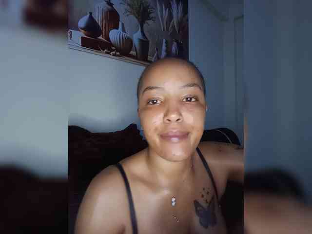 BeautifulGia webcam