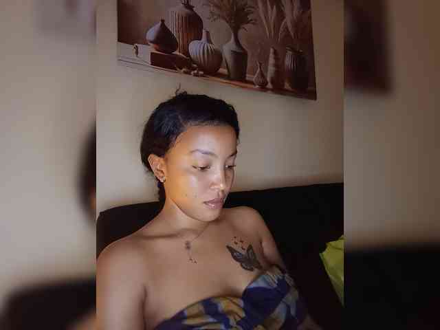BeautifulGia webcam