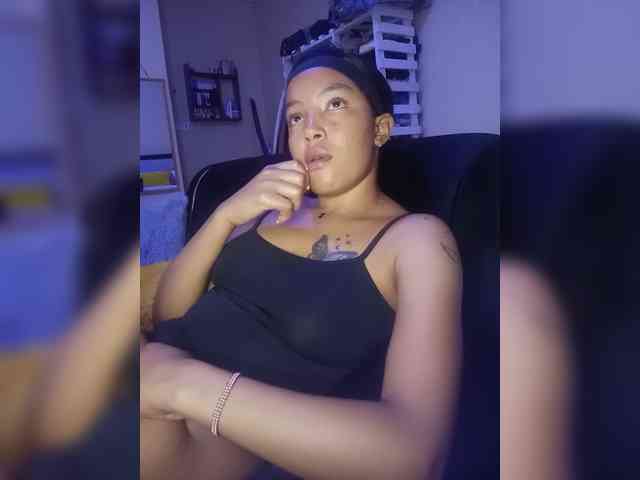 BeautifulGia webcam