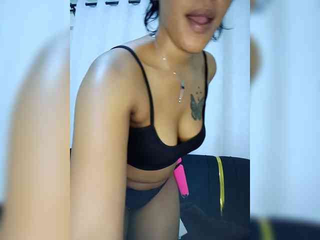 BeautifulGia webcam
