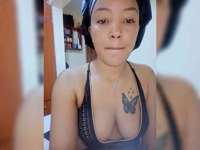 BeautifulGia webcam