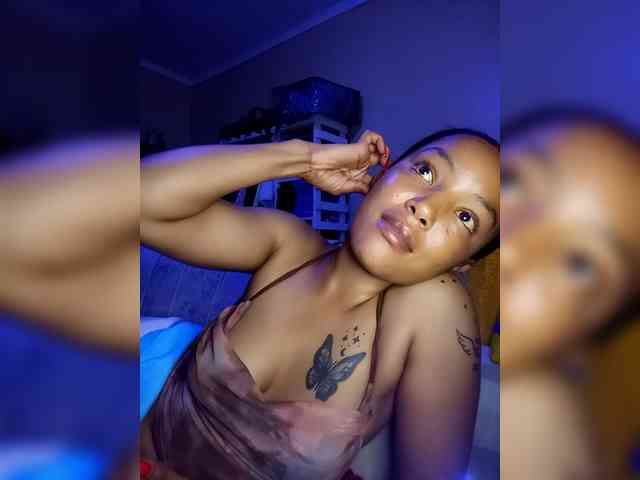 BeautifulGia webcam
