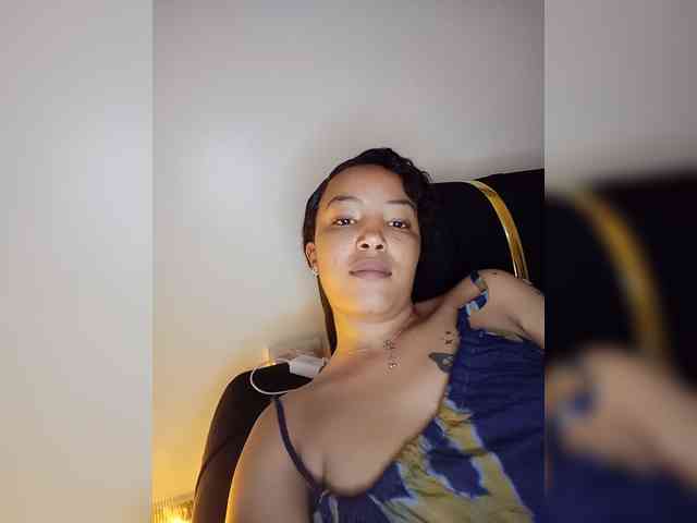 BeautifulGia webcam