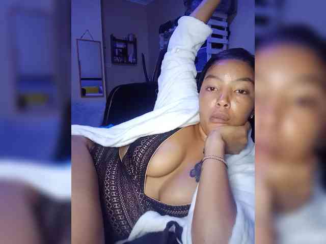 BeautifulGia webcam